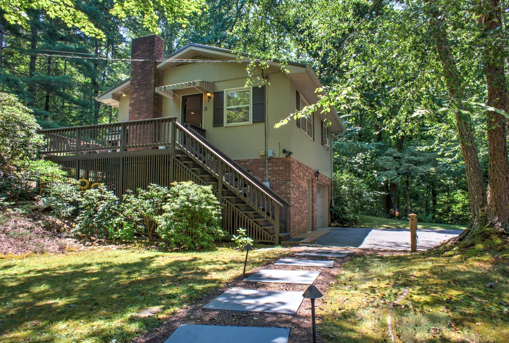 Pathway to Rose Hill Country Cottage