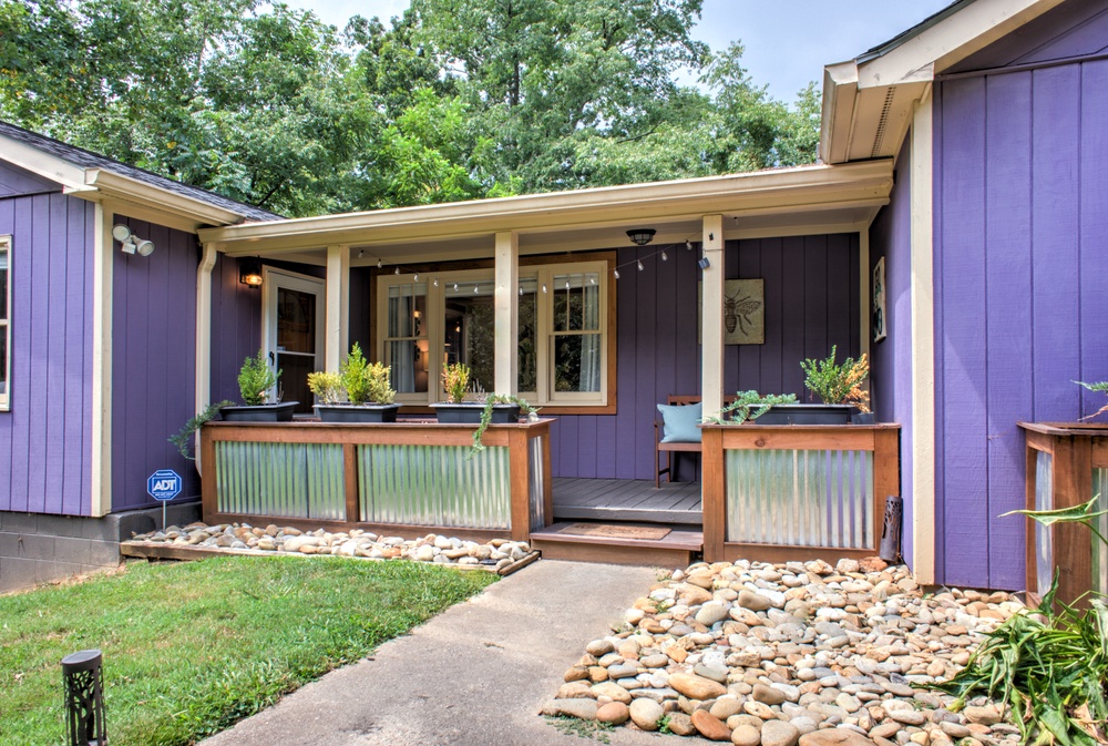 The Grape Escape - Charming Front Porch w/ Seating