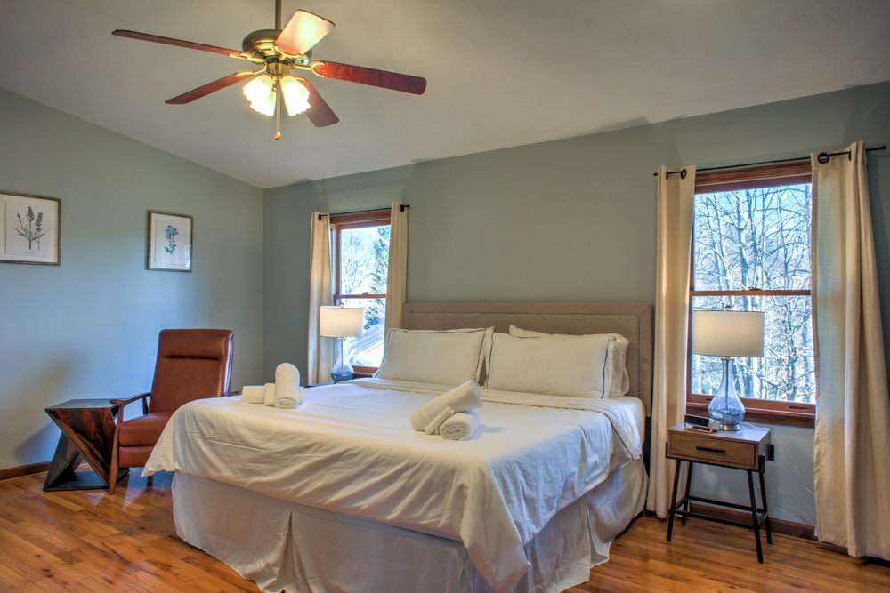 Bedroom 1 - King Bed
