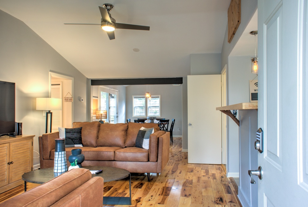 Living Area w/ Open Floorplan