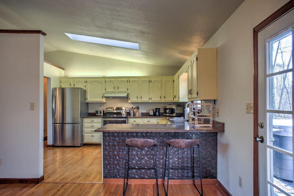 Breakfast Bar - Fully Equipped Kitchen