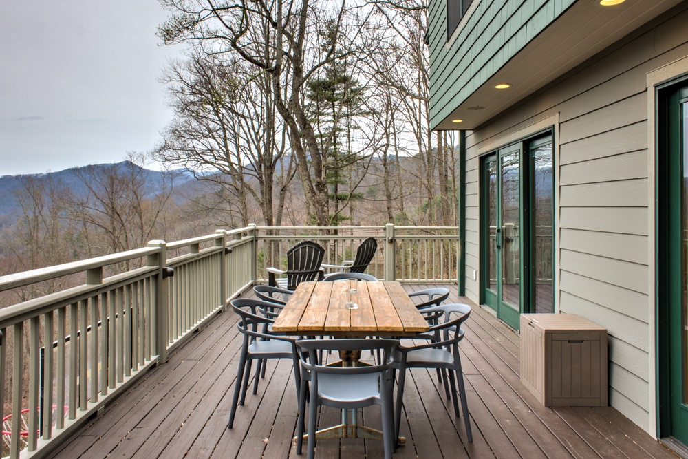 Deck with Dining Area