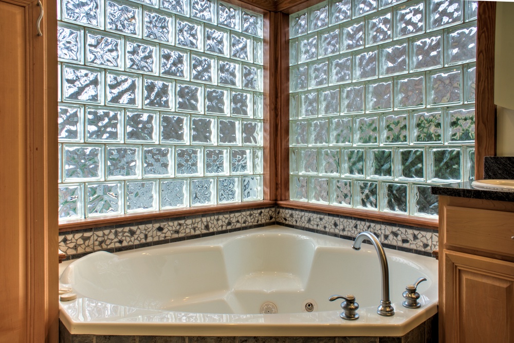 Bedroom 1 - Full Bath w/Soaking Tub