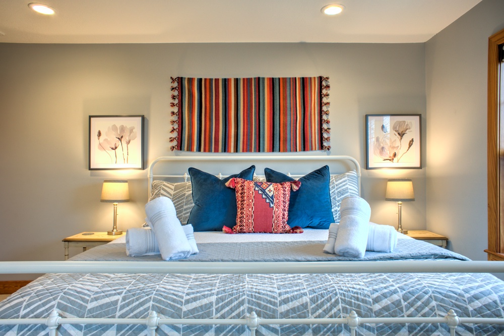 Bedroom 3 - 1 King Bed & 1 Twin Bed