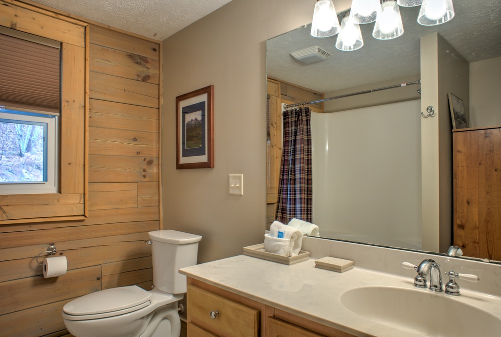 Bedroom 2 - attached Full Bath