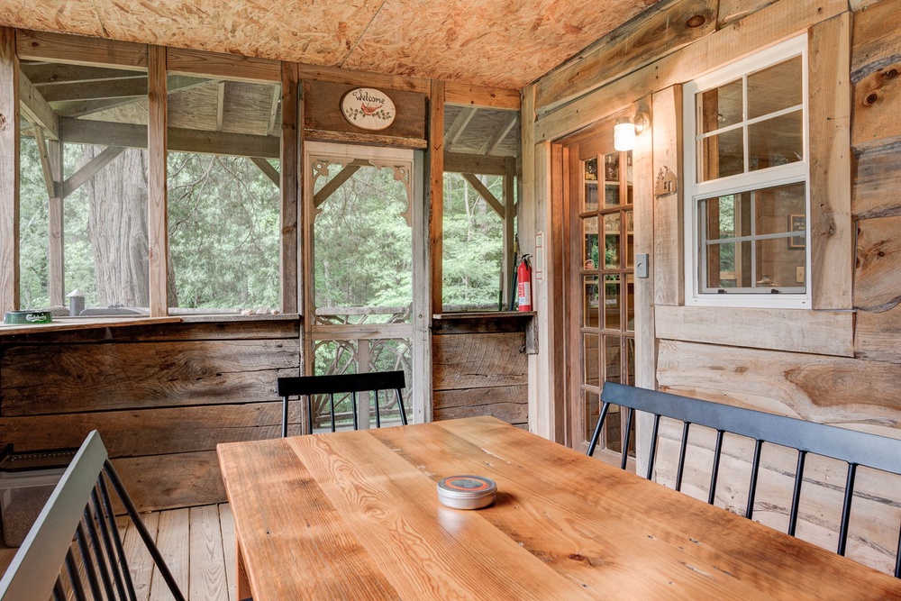 Dining Area on Screened Porch 