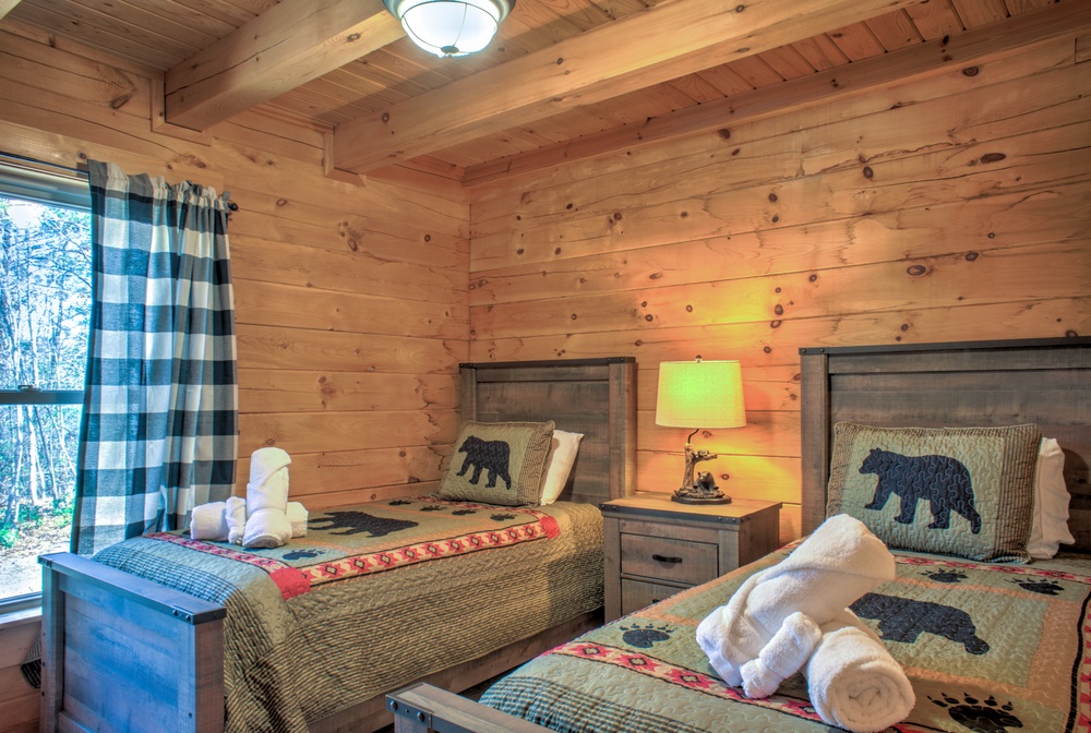 Main Level - Bedroom 2 - Twin Beds