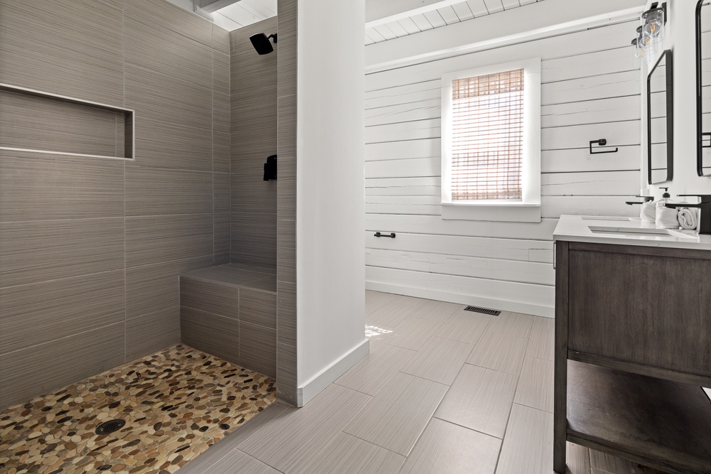 Full Shower Bath - Bedroom One