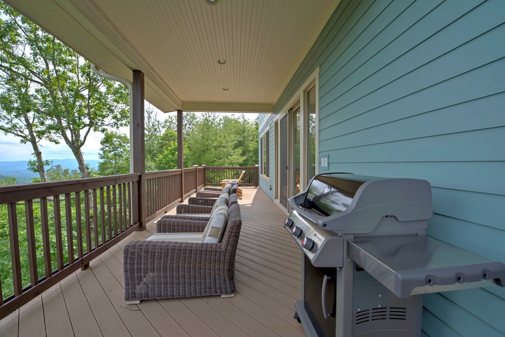 Covered Deck & Gas Grill
