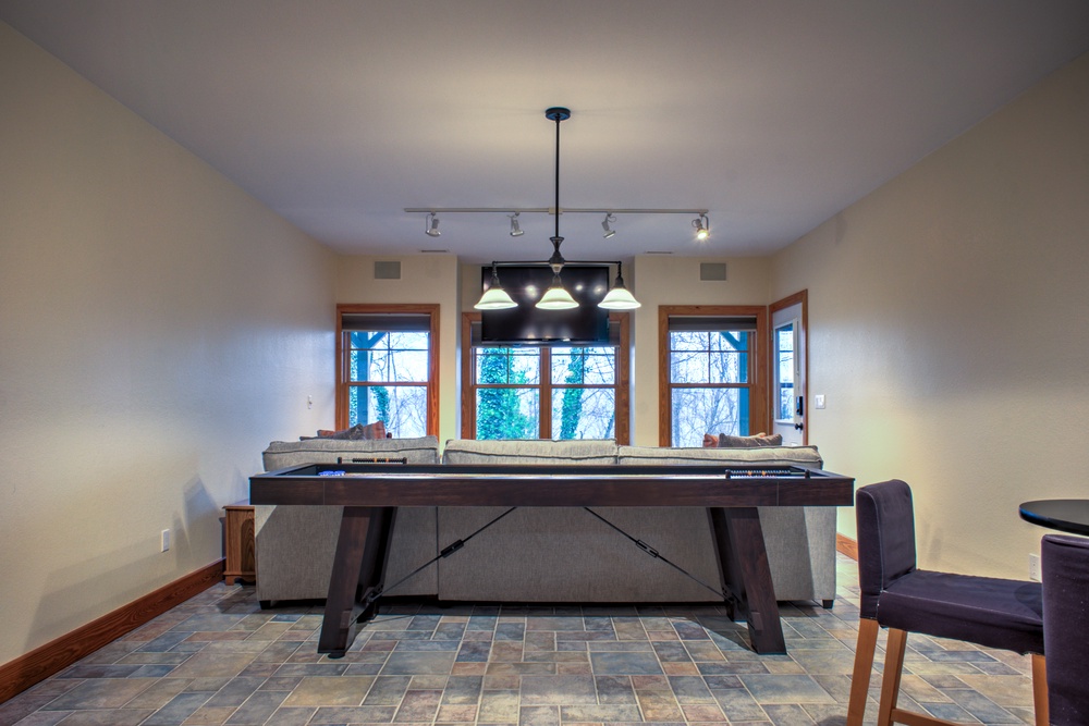 Recreation Room w/Shuffleboard