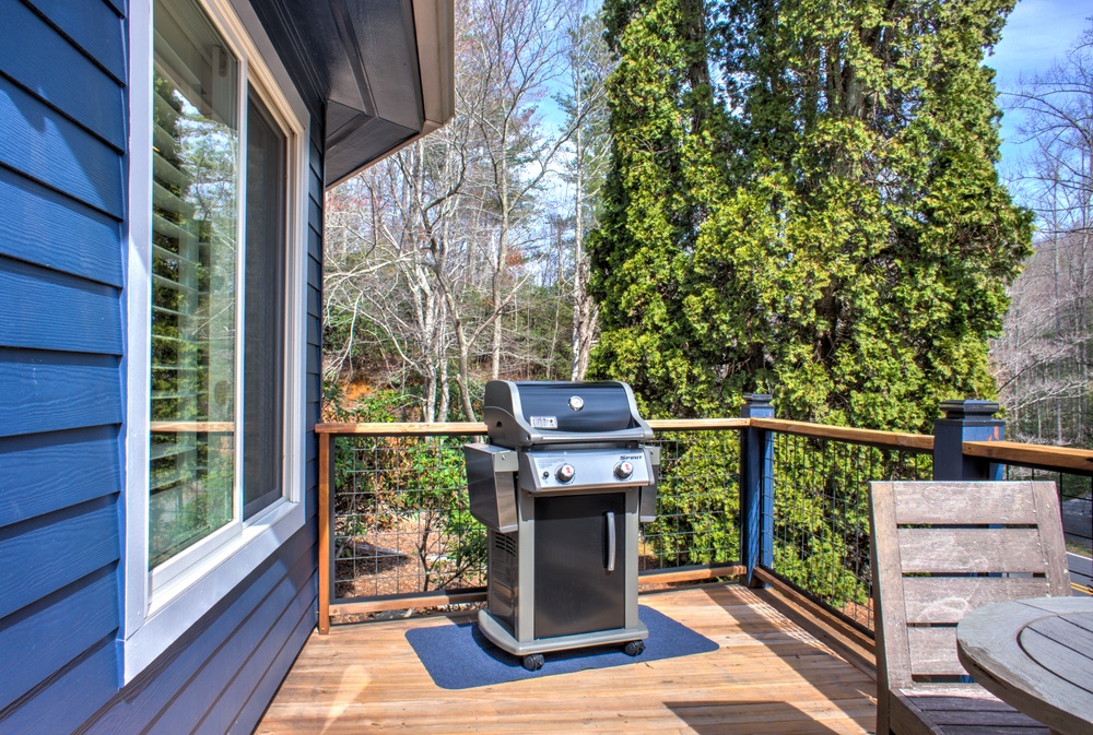 Deck w/ Gas Grill