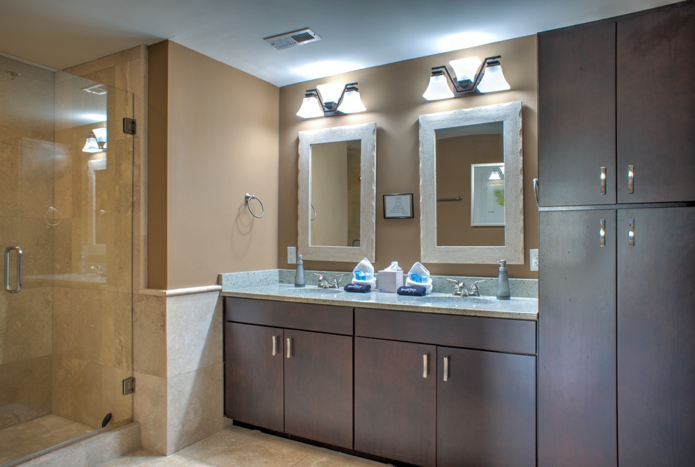 Main Suite/Bedroom 1 - Shower Bath w/ Dual Vanities