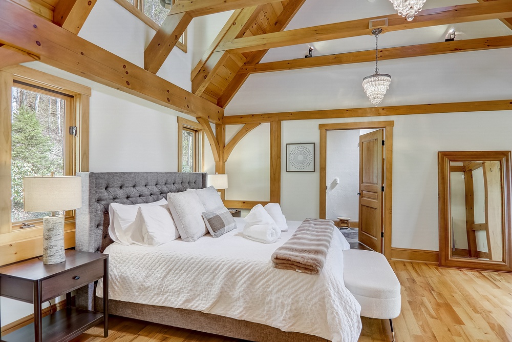 Main Level - Main Suite/Bedroom 1 - King Bed