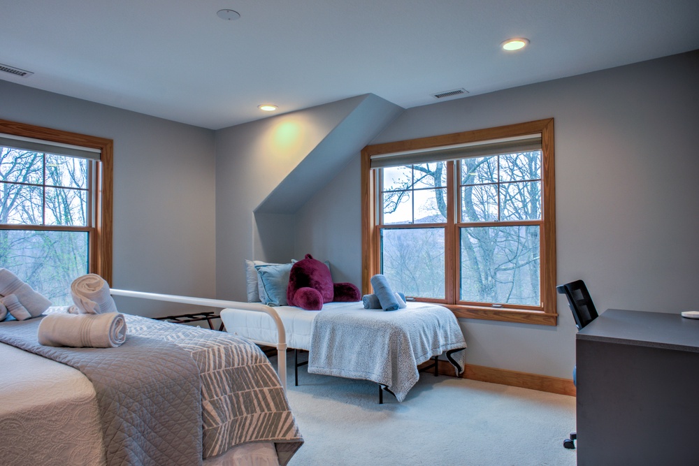 Bedroom 3 - 1 King Bed & 1 Twin Bed