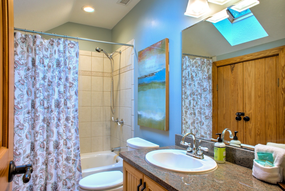 Bedroom 2 - Full Bath