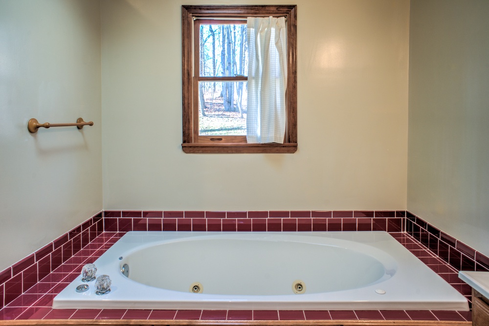 Jetted Tub - Full Bath