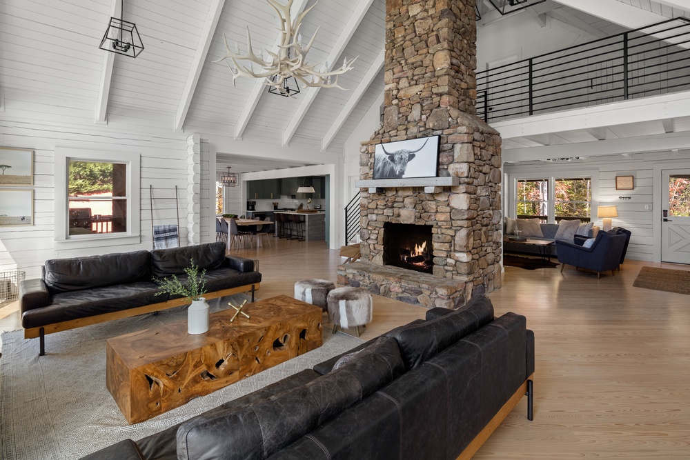 Living Area w/Seasonal Gas Fireplace