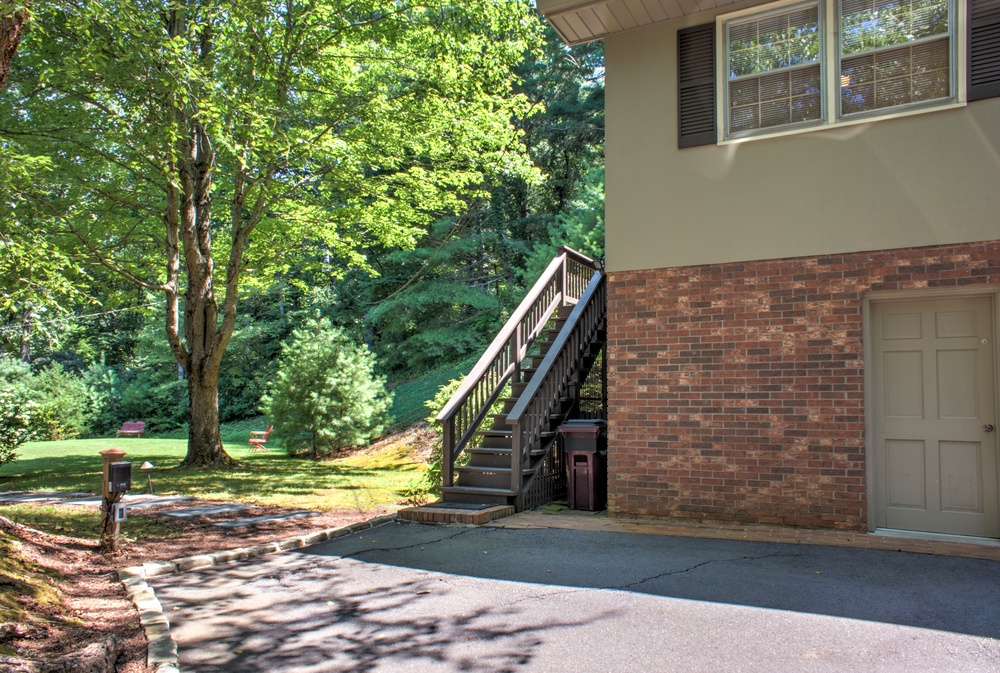 Stairs to Entryway