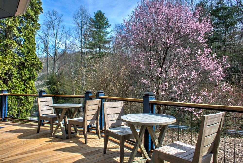 Deck w/ Outdoor Dining
