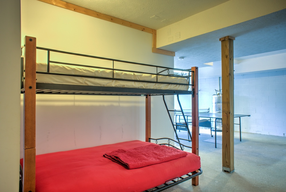 Garage - Bonus Sleeping - Bunk Beds