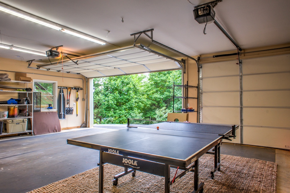 Play Friends and Family in Ping Pong