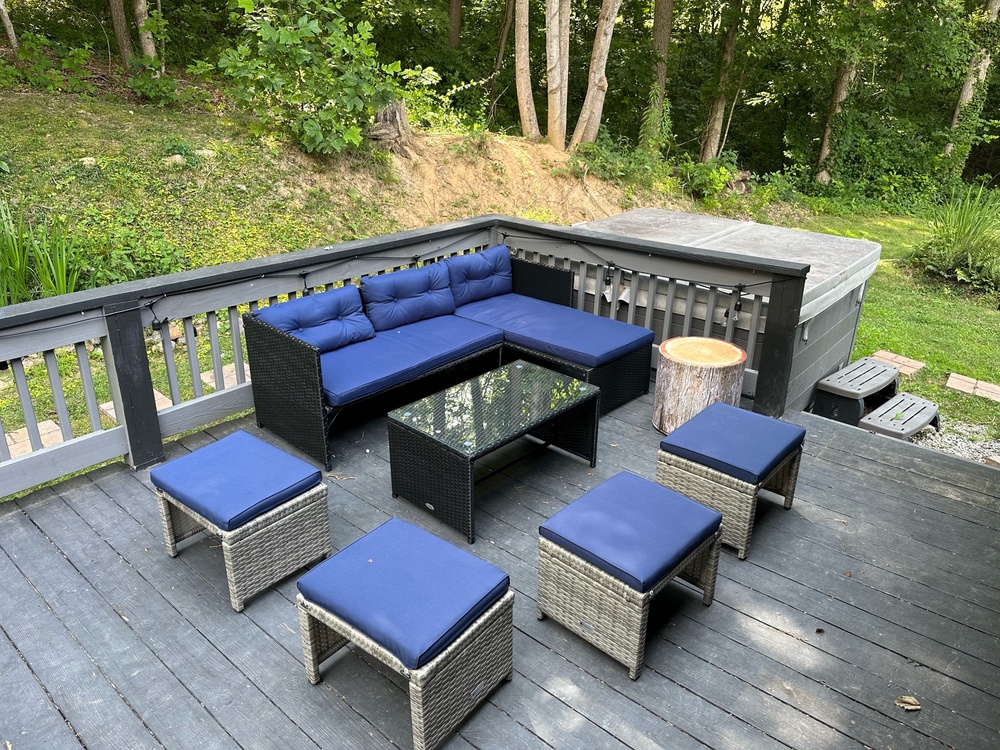 Outdoor Seating at Hill Top Tree House