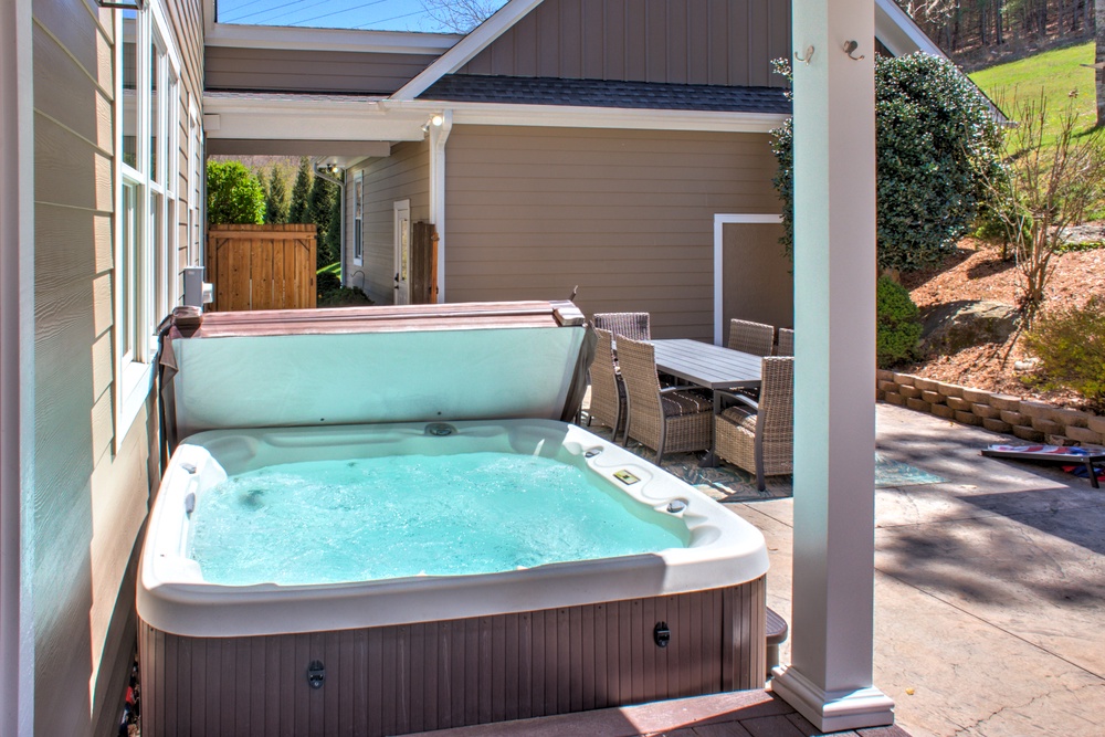 Hot Tub w/ Outdoor Dining and Seating