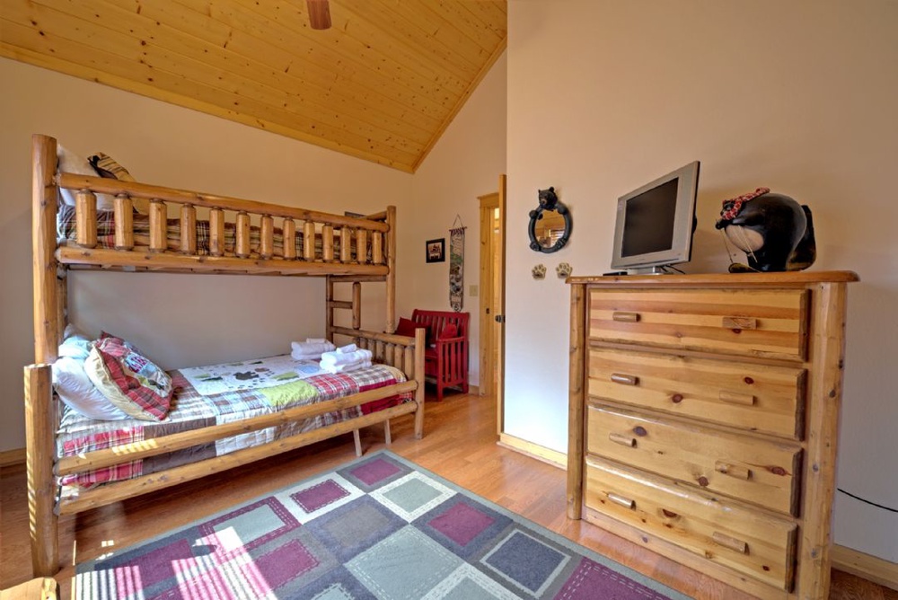 Bedroom 3 - 1 Twin/Full Bunk Bed, Upper Level