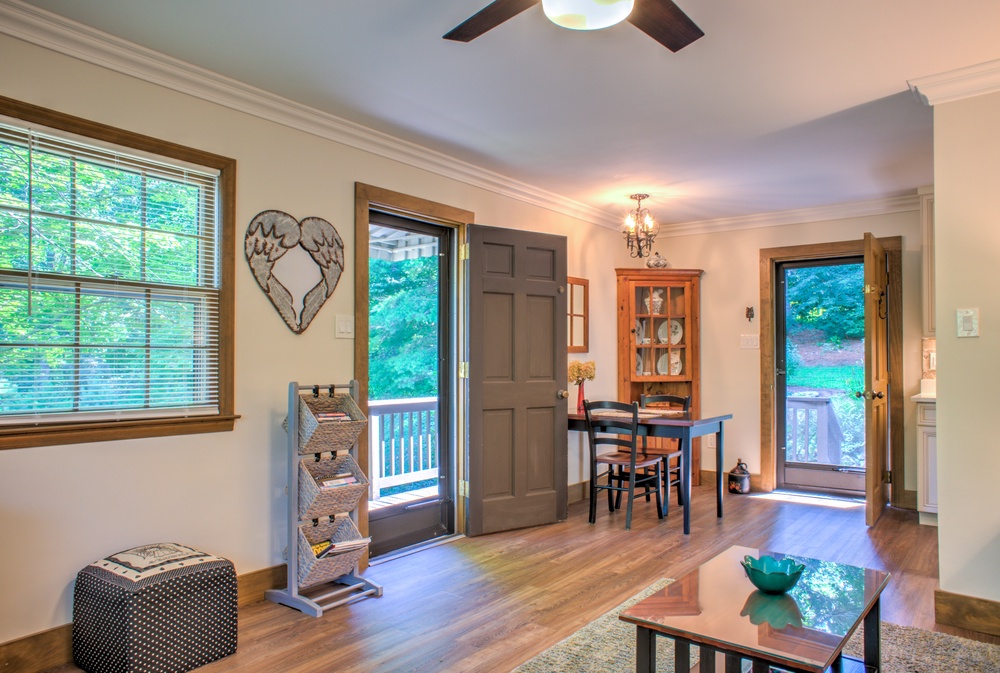 Come on in to Rose Hill Country Cottage