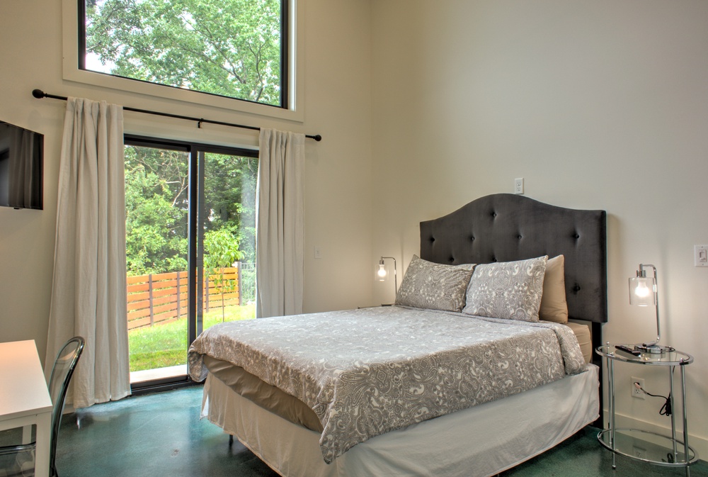 Main Suite Bedroom 1 - Queen Bed