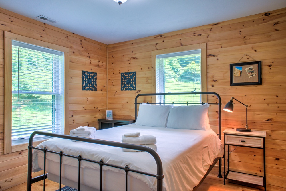 Bedroom 2 -Queen Bed, Main Level