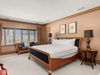 King bedroom with en suite bathroom (second floor)