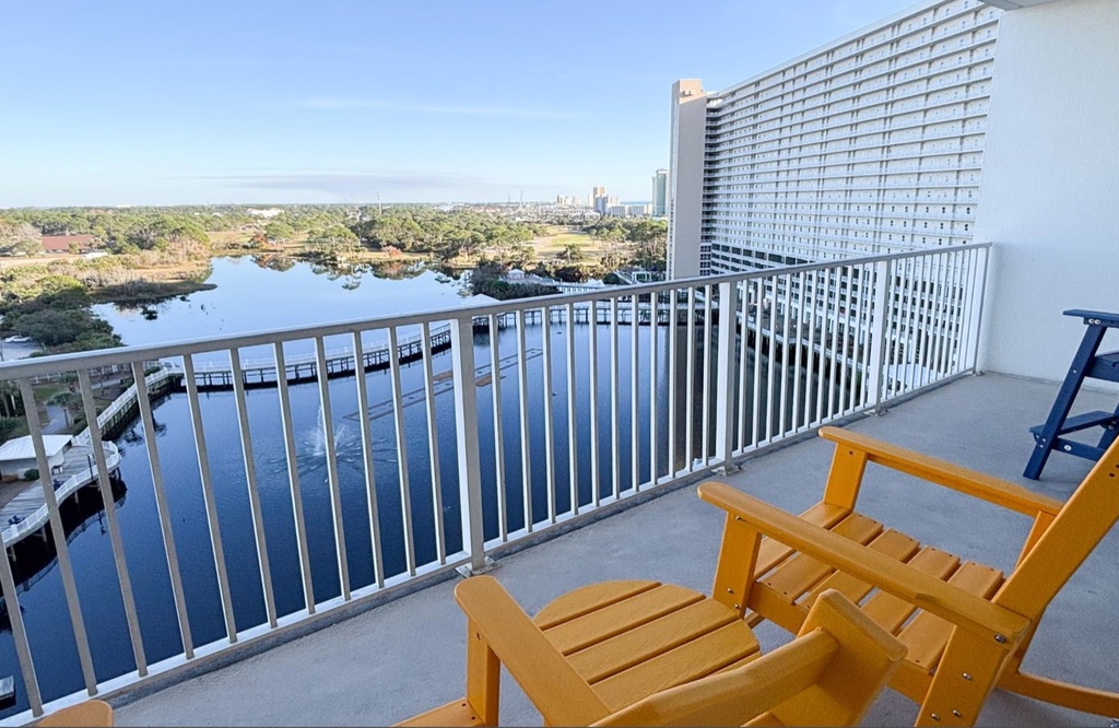 Laketown Wharf #1037