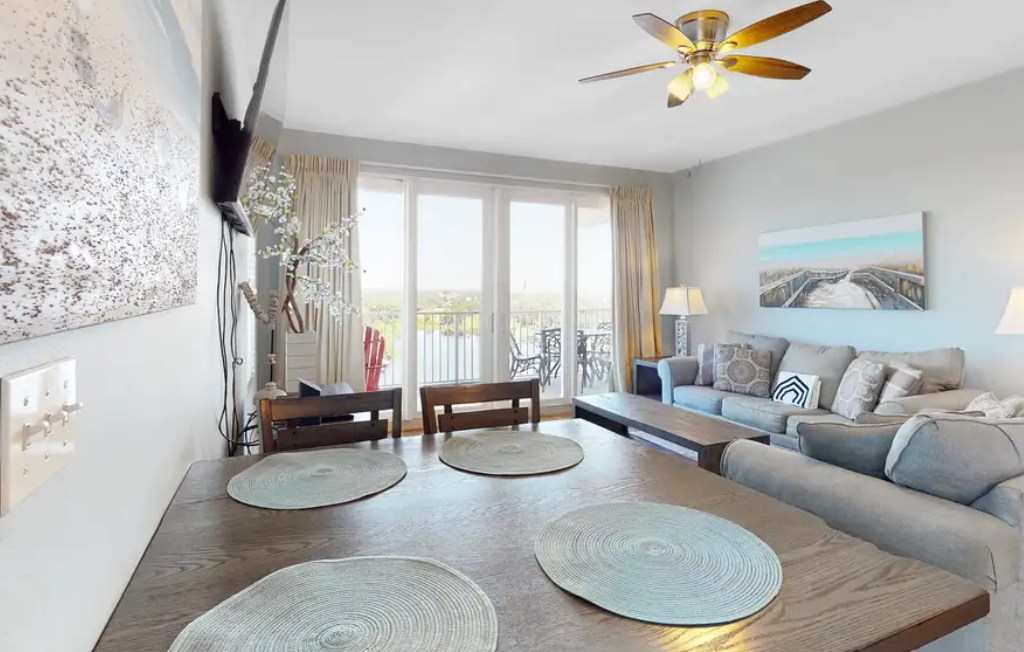 Laketown Wharf #1038
