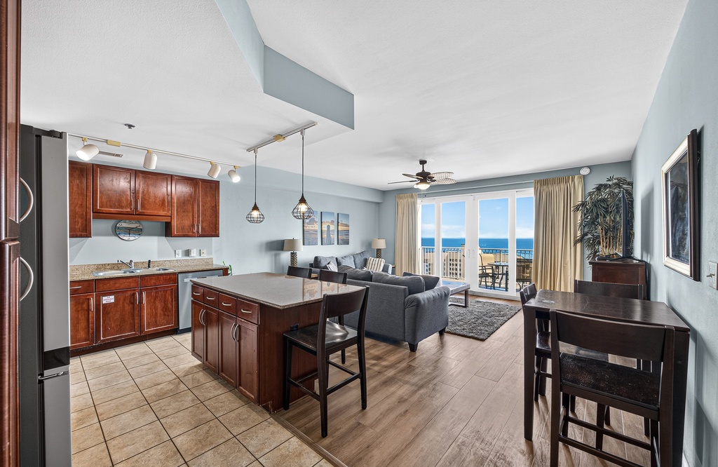Laketown Wharf #1416