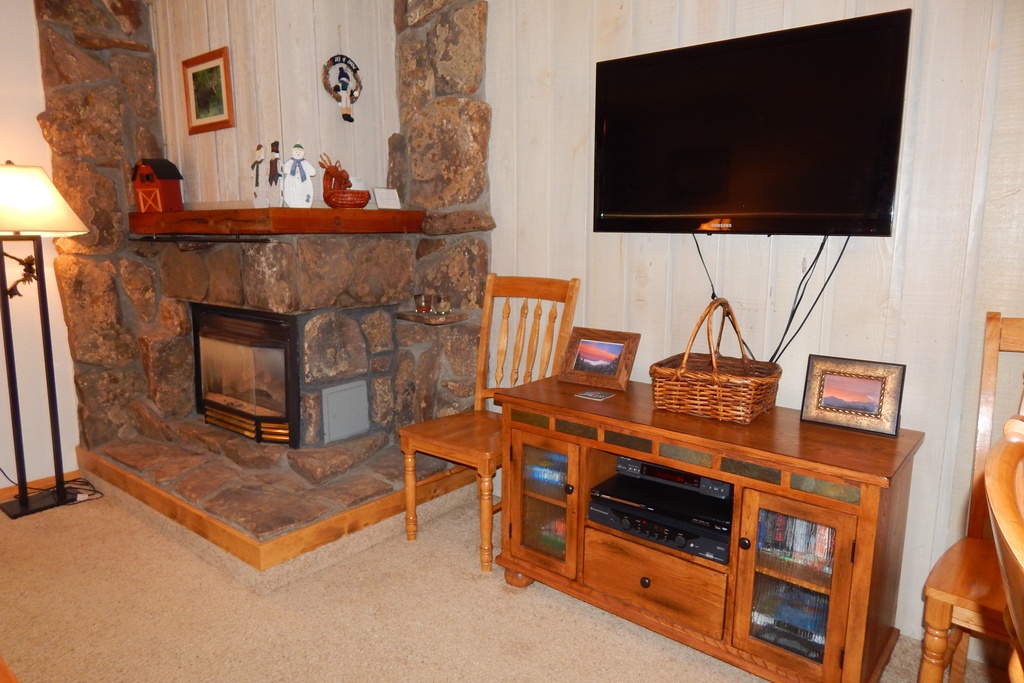 StayWinterPark Beaver Village living room TV and fireplace unit 712