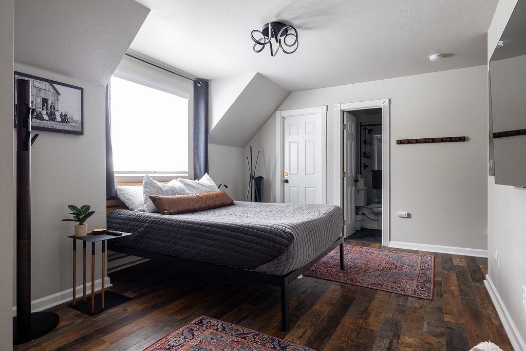 SWP WP Chateau Mountain Goat queen bed