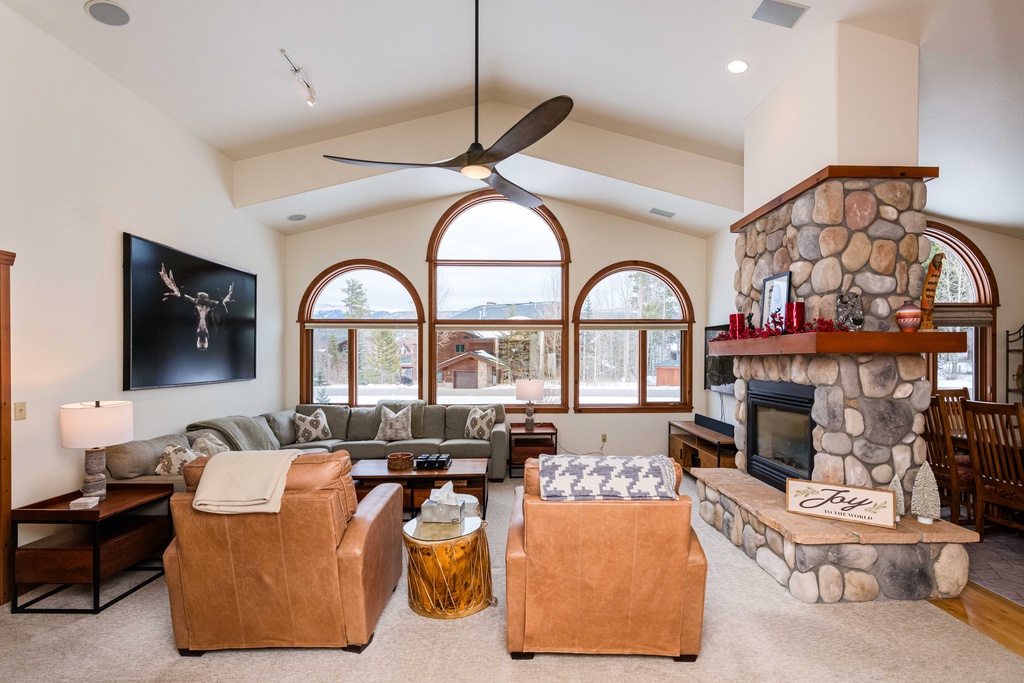 Unwind in your spacious living room where vaulted ceilings, stone fireplace, and mountain views create the perfect retreat.