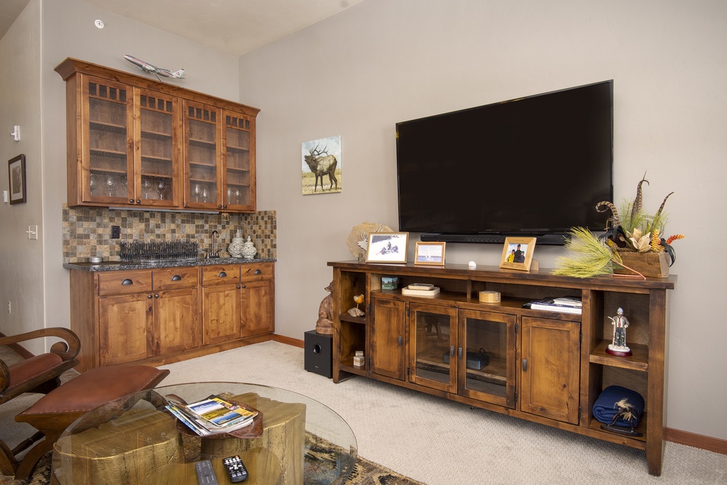 SWP Cozens Pointe H301 living room TV