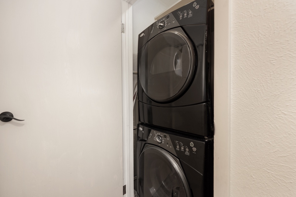 Your own in-unit washer and dryer make packing light a breeze—fresh clothes whenever you need them during your stay.