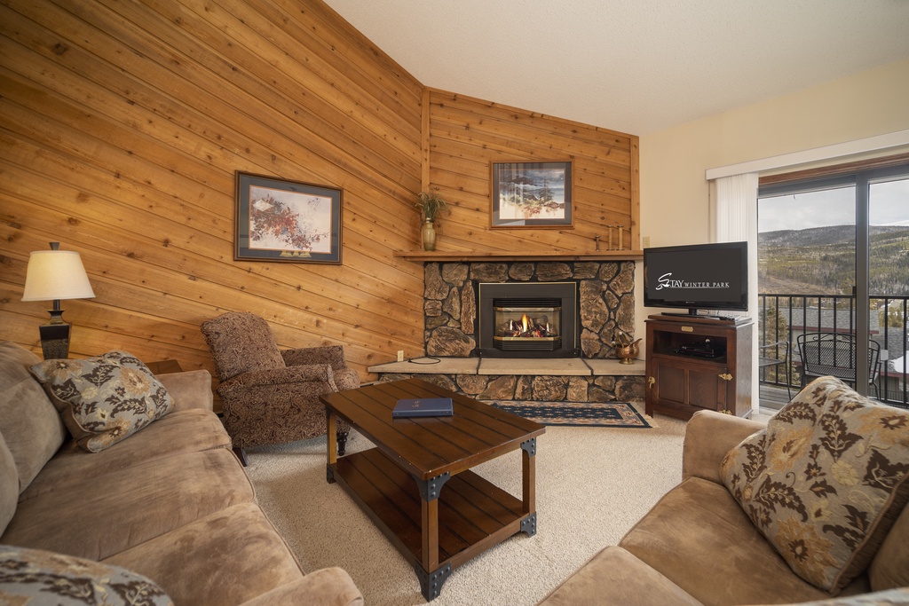 SWP Timber Run living room fireplace and TV