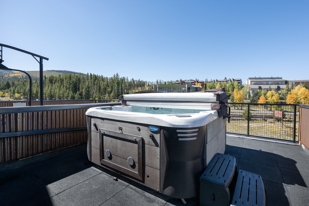 Soak in your private hot tub while enjoying sweeping views of forests and autumn foliage from this elevated terrace.