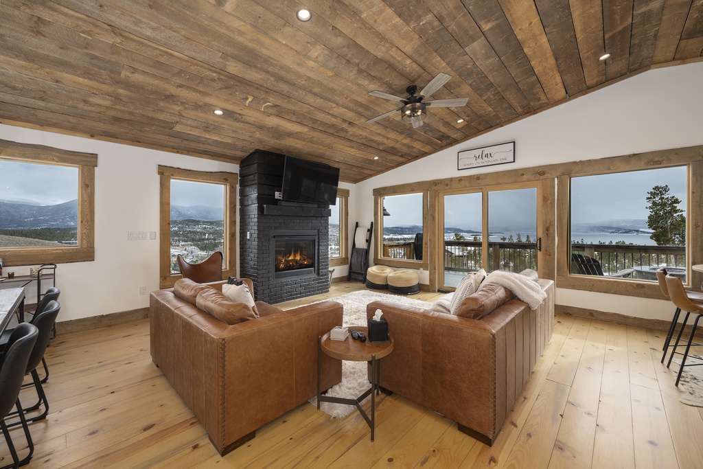 Cozy up by your fireplace while soaking in stunning mountain views through floor-to-ceiling windows in this rustic-chic retreat.
