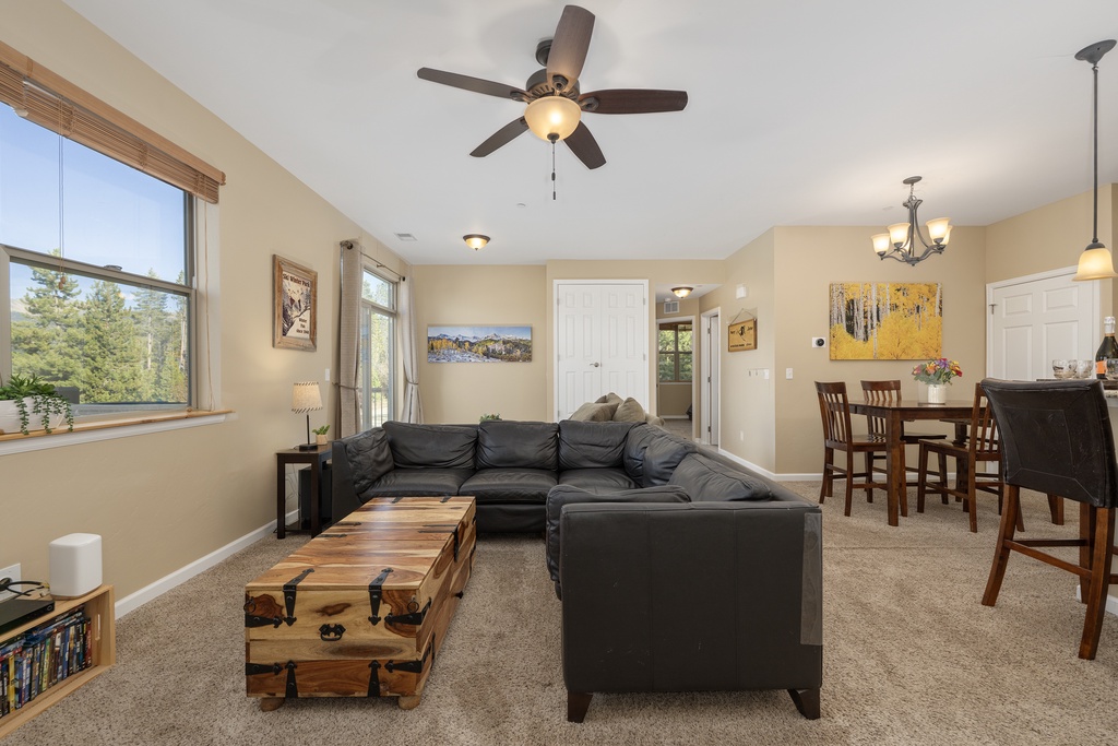 400 Cougar Ave Building 9 Unit 4