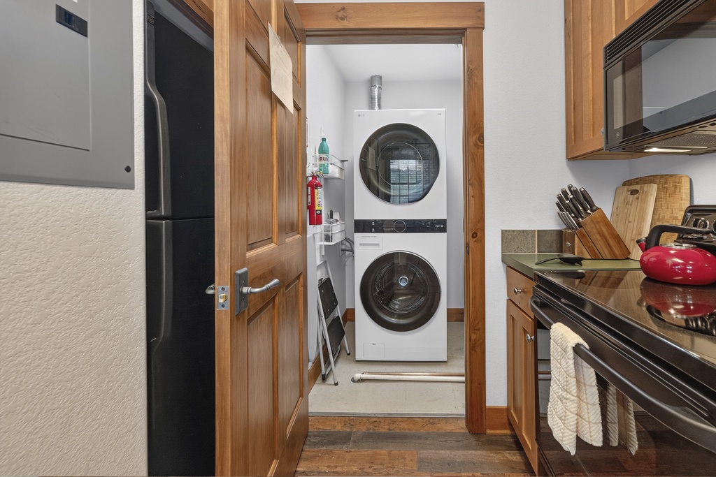 Your fully equipped kitchen includes everything you need, plus convenient in-unit laundry with a stacked washer and dryer just steps away—making your stay comfortable and hassle-free.