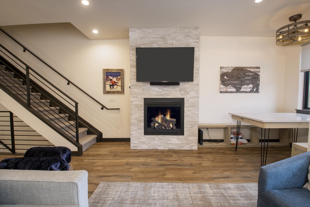SWP Arrow 248 living room fireplace and TV
