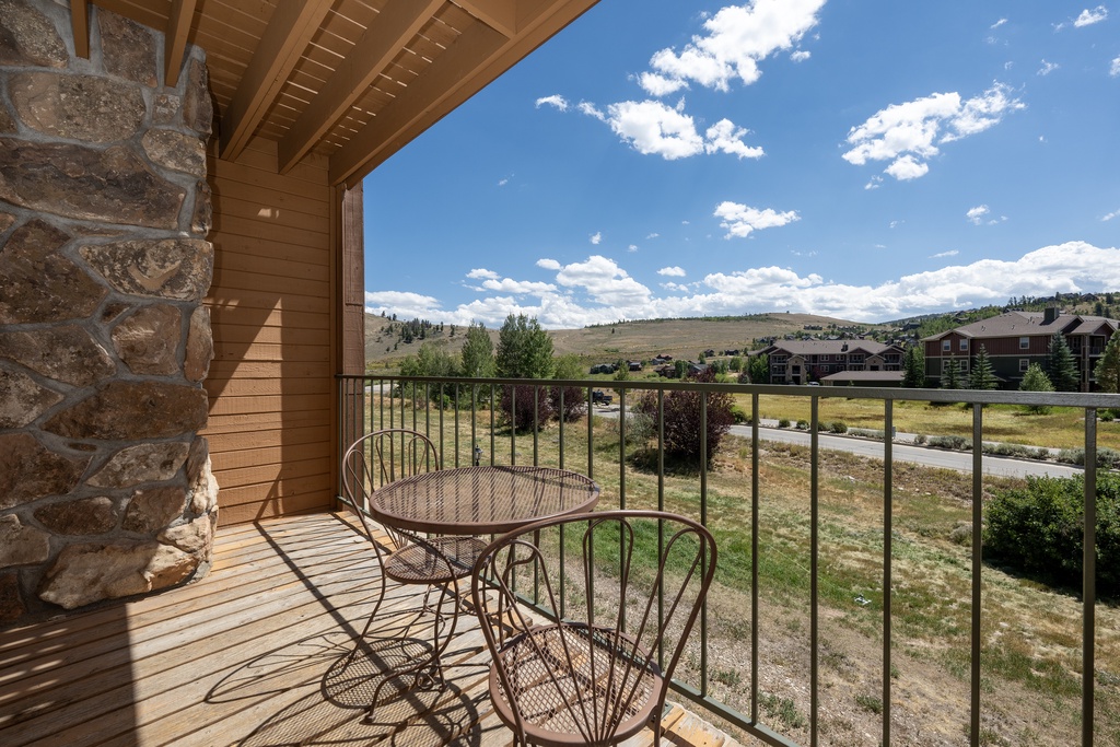 Step onto your private balcony at 564 SilverCreek Inn and breathe in the fresh mountain air while enjoying panoramic views of rolling hills and distant peaks.