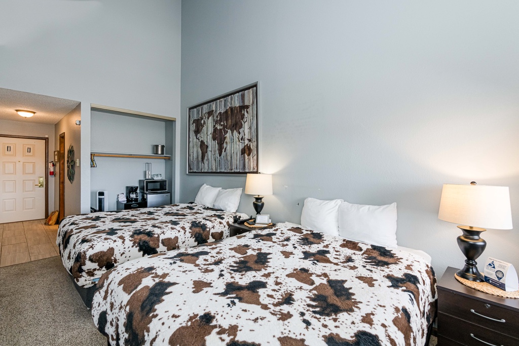 645 Silvercreek Inn Room