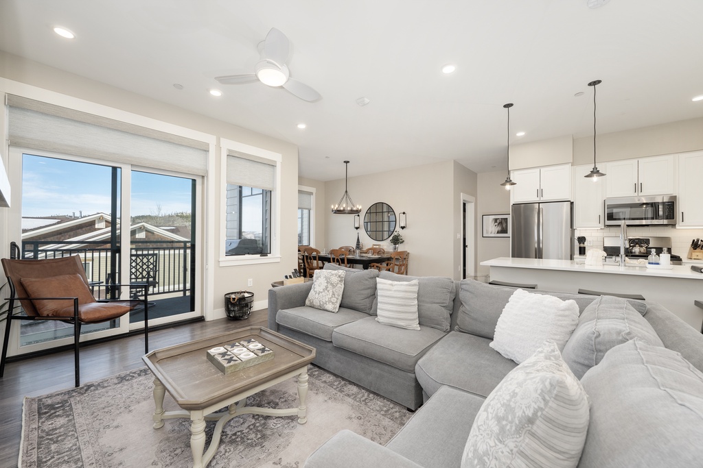 Hideaway Station E #202