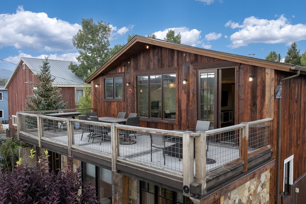 Modern cedar home with spacious deck and mountain views in a peaceful neighborhood setting.